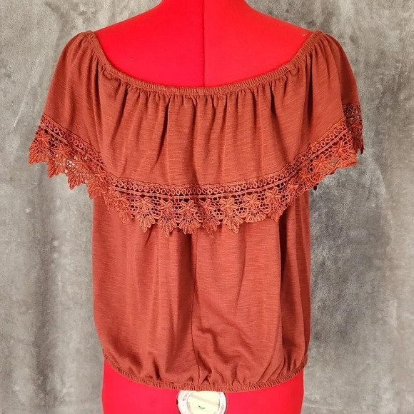 paper + tee size large off shoulder top - Picture 2 of 7